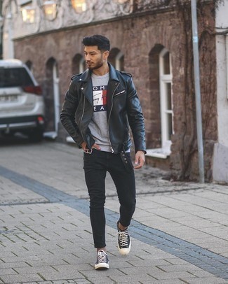 Comment porter des chaussures imprimées pour un style decontractés quand il fait frais