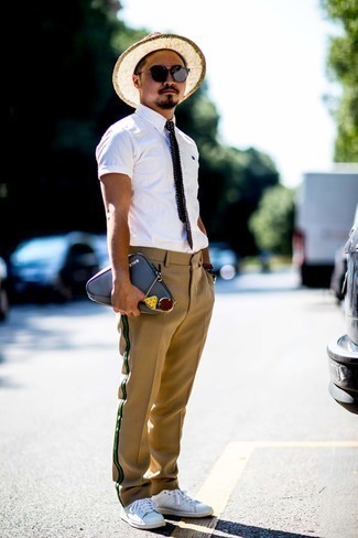 Comment porter une cravate imprimée pour un style decontractés