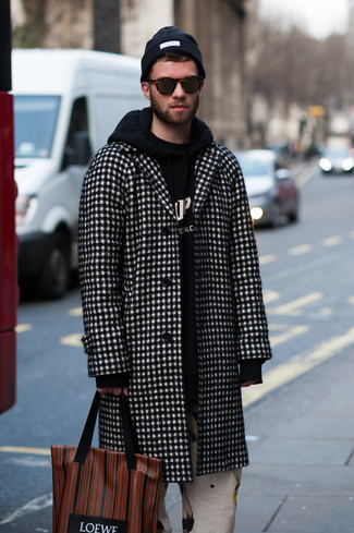 Comment porter un sac fourre-tout imprimé quand il fait froid