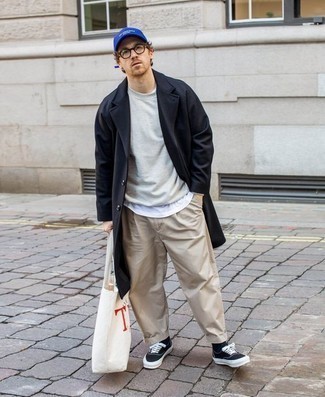 Comment porter un sac fourre-tout imprimé quand il fait froid à 30 ans