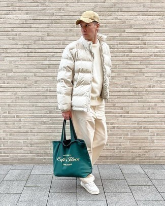 Comment porter un sac fourre-tout imprimé quand il fait froid