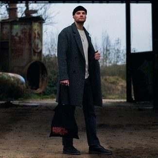 Comment porter un sac fourre-tout imprimé quand il fait froid à 30 ans