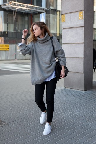 Comment porter un jean noir: Choisis un pull surdimensionné en tricot gris et un jean noir pour une impression décontractée. Cet ensemble est parfait avec une paire de baskets basses blanches.