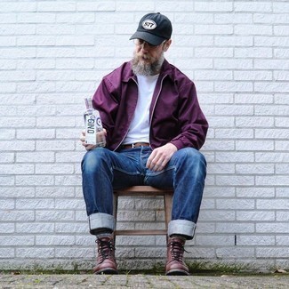 Un jean à porter avec un blouson aviateur pourpre