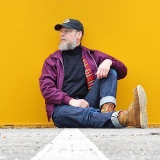 Un jean à porter avec un blouson aviateur pourpre