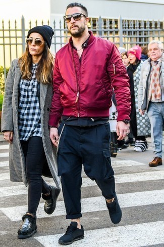 Comment porter un blouson aviateur pourpre