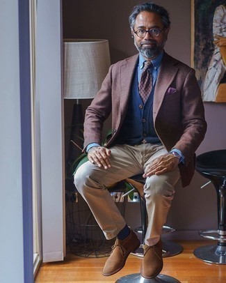 Comment porter une pochette de costume pourpre