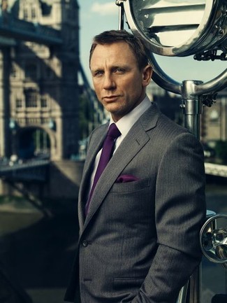 Comment porter une pochette de costume pourpre