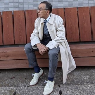 Comment porter un imperméable après 60 ans