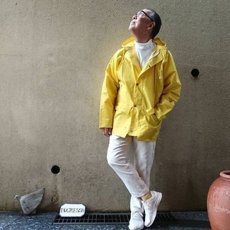 Comment porter un imperméable après 60 ans