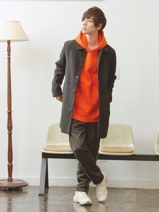 Comment porter un imperméable pour un style relax