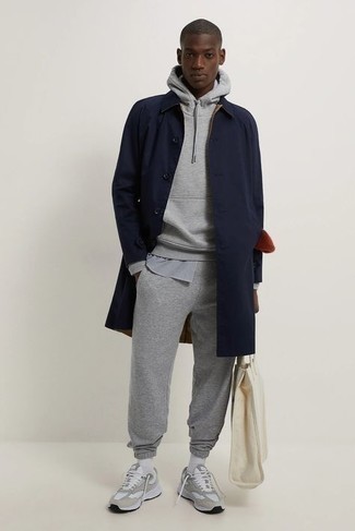 Comment porter un imperméable pour un style relax