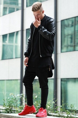 Comment porter des chaussures de sport rouge et noir