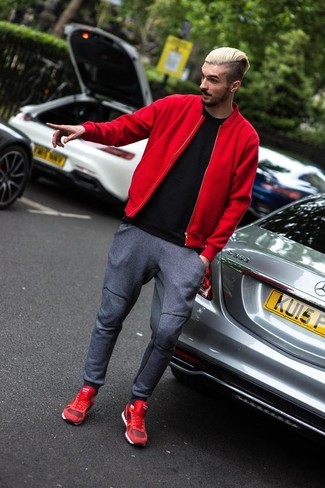 Comment porter des chaussures de sport rouge et noir