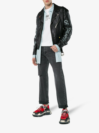 Comment porter des chaussures de sport rouge et noir