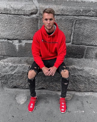 Comment porter des chaussures de sport rouge et noir