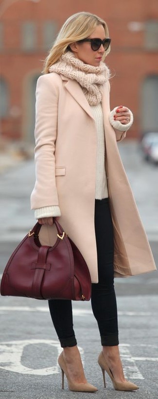Comment porter un cartable en cuir rouge et noir
