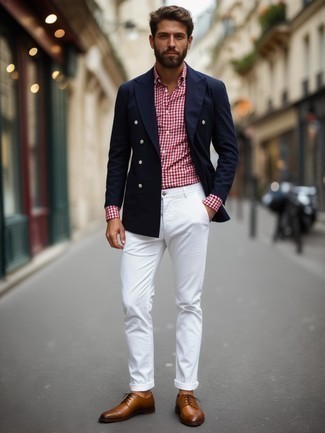 Comment porter une chemise à manches longues en vichy rouge et blanc
