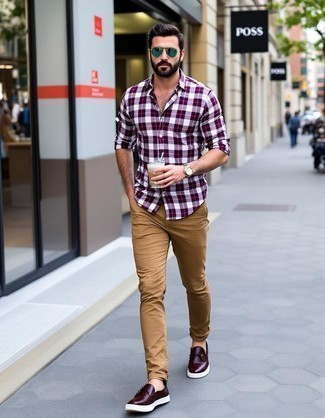 Comment porter une chemise à manches longues en vichy rouge et blanc
