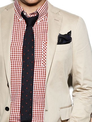Comment porter une chemise à manches longues en vichy rouge et blanc