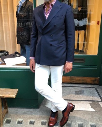Comment porter une chemise à manches longues en vichy rouge et blanc