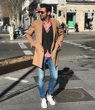 Comment porter une chemise à manches longues en vichy rouge et blanc