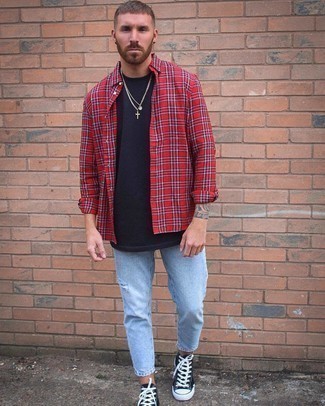 Comment porter une chemise à manches longues écossaise rouge et blanc