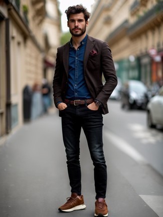 Comment porter une pochette de costume imprimée rouge et blanc en automne