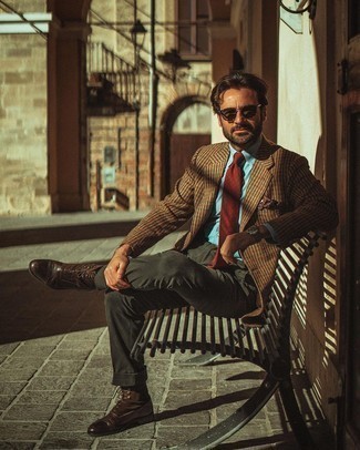 Comment porter une pochette de costume imprimée rouge et blanc