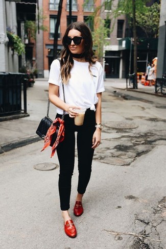 Comment porter un bandana rouge