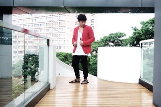 Comment porter un blazer rouge pour un style relax