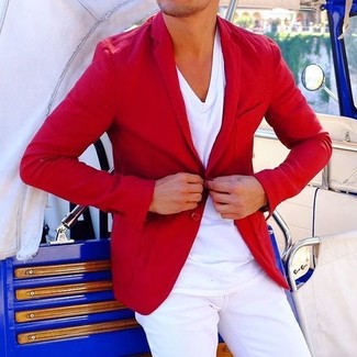Comment porter un blazer rouge quand il fait chaud