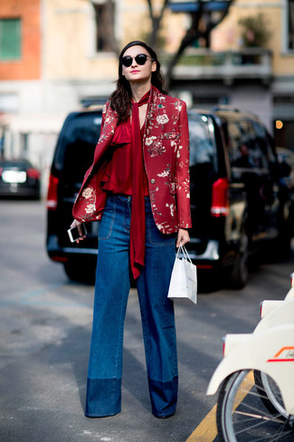Comment porter un blazer rouge à 20 ans