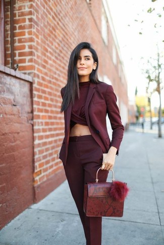 Comment porter un blazer rouge à 20 ans
