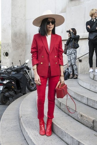 Comment porter un blazer rouge à 20 ans