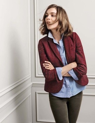 Comment porter un blazer rouge à 20 ans