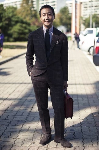 Comment porter une serviette rouge pour un style elégantes