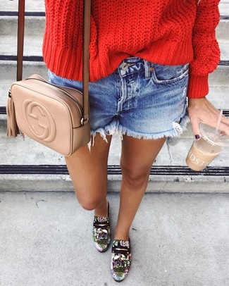 Comment porter un pull torsadé rouge