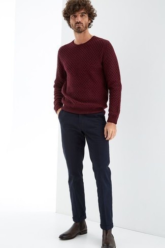 Comment porter un pull torsadé rouge à 30 ans