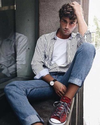 Comment porter des baskets montantes en toile rouges