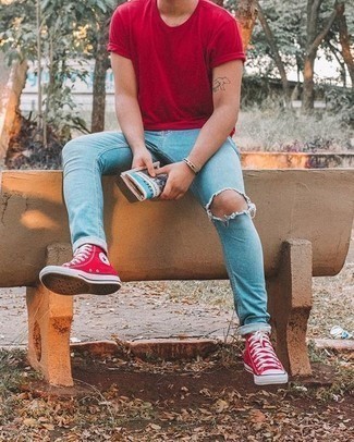 Comment porter des baskets montantes en toile rouges