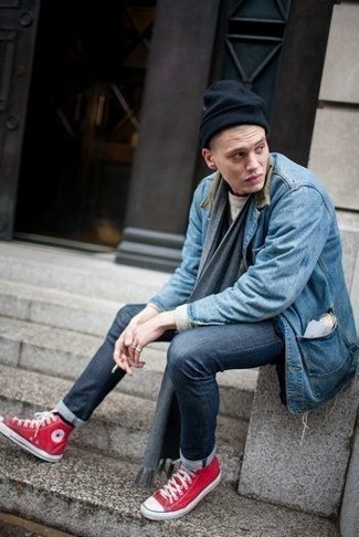 Comment porter des baskets montantes en toile rouges