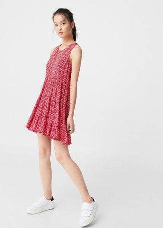 Comment porter une robe décontractée rouge