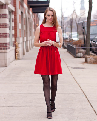 Comment porter une robe décontractée rouge