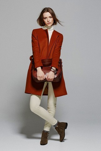 Comment porter un manteau rouge au printemps