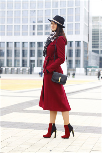 Comment porter un manteau rouge au printemps