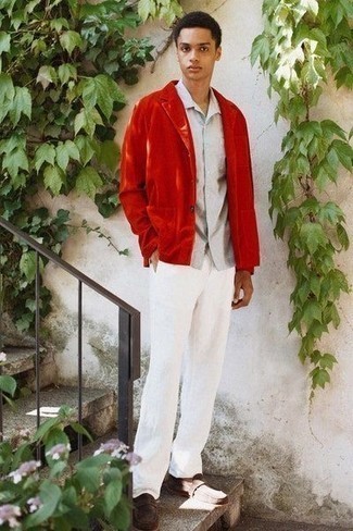 Comment porter un blazer en velours côtelé rouge