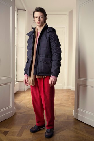 Comment porter un jean en velours côtelé rouge