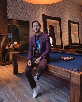 Comment porter un jean en velours côtelé rouge