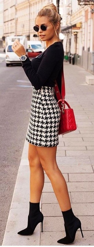 Comment porter un sac bandoulière rouge